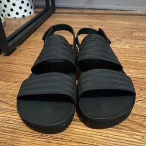 Reef never worn very cute sandals!